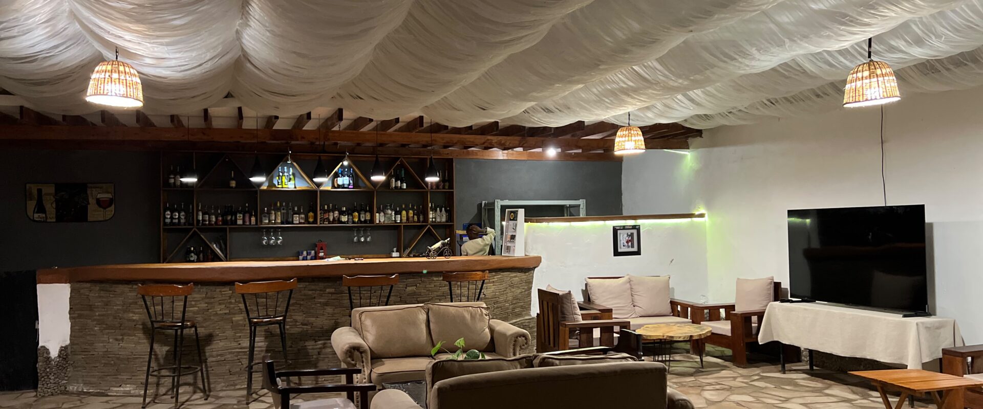 Bar & Lounge